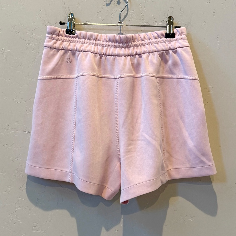 Lululemon Softstreme High-Rise Short 4" Strawberry Milkshake, Size 6 - Picture 4 of 13